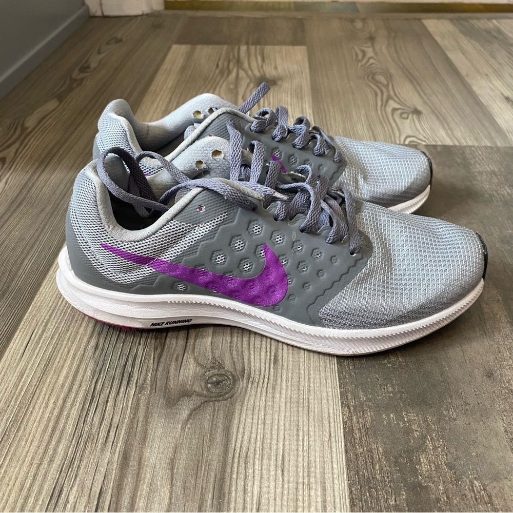 Nike Gray and Pink Women's Athletic Shoes Size 6.5